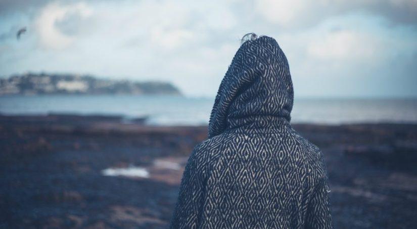 ragazza-di-spalle-triste-tristezza-982x540